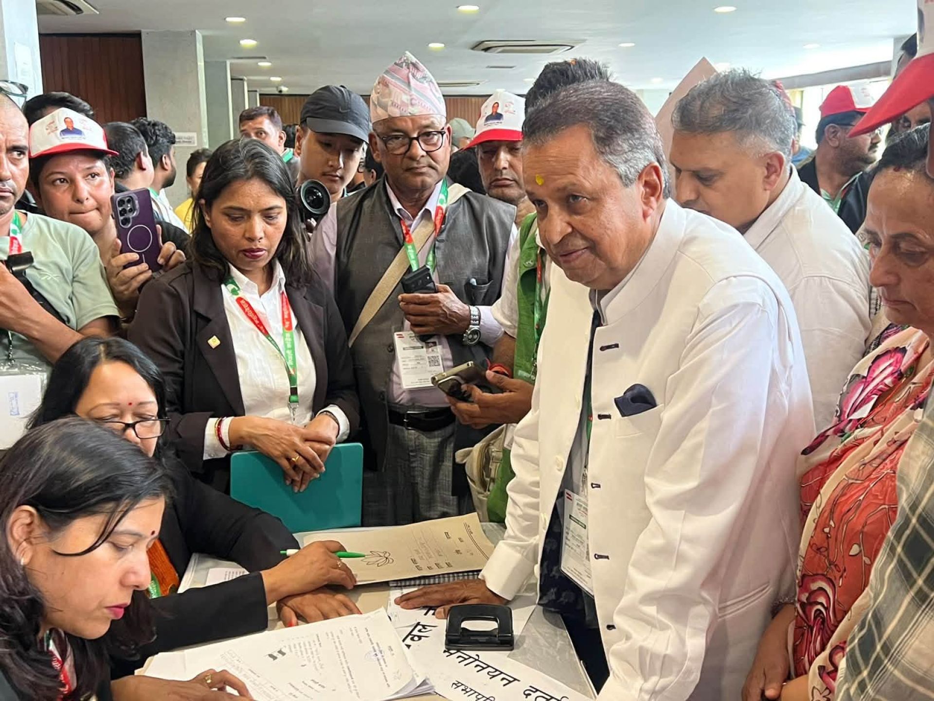 आर्थिक क्रान्तिको नेतृत्व गर्ने कांग्रेस बनाउने एजेन्डासहित विनोद चौधरीको उम्मेदवारी